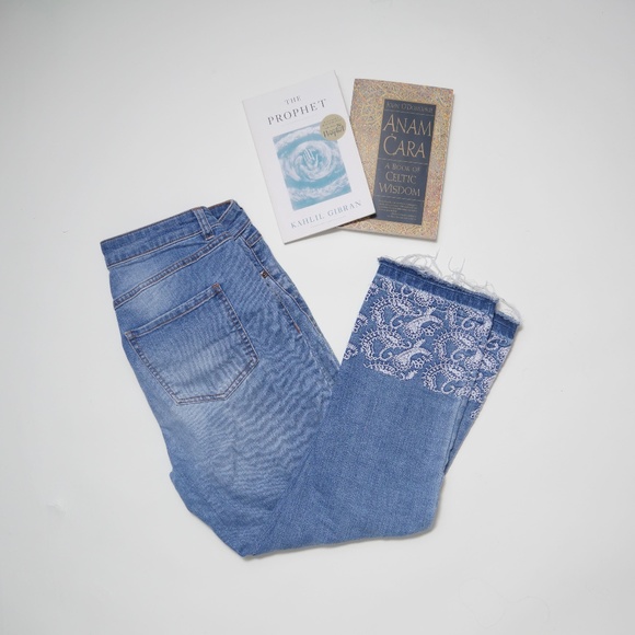 Embroidered Cut Off Jeans - Picture 1 of 8